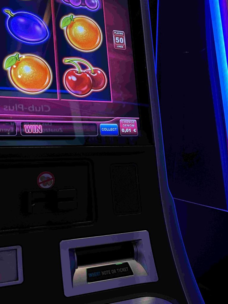 Spielsucht: Ein Glücksspielautomat